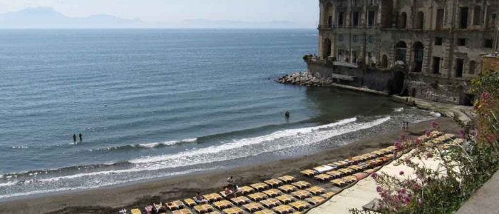 Napoli: spiagge chiuse nel weekend per tutto il mese di maggio