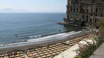 Napoli: spiagge chiuse nel weekend per tutto il mese di maggio