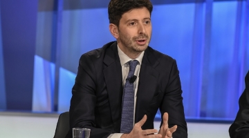 Speranza: "Ema dà l'ok al Pfizer per la facia 12-15 anni, dal 28 maggio"