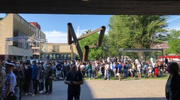 Vaccini, open day di Bologna: malori e tensioni, necessario intervento dei carabinieri