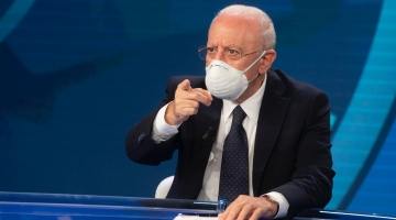 Vaccino Sputnik: De Luca contro il Governo