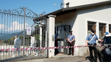 Torino, ancora sotto shock la moglie dell'architetto ucciso in casa dai ladri