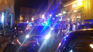 Napoli, 200 in strada per festa privata