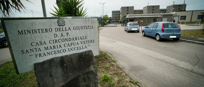 Caserta, misure cautelari per 52 poliziotti accusati di pestaggi nelle carceri