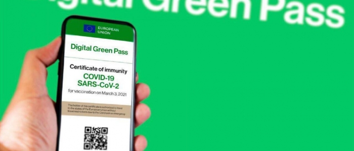 Vaccini, certificati e green pass falsi venduti sul dark web