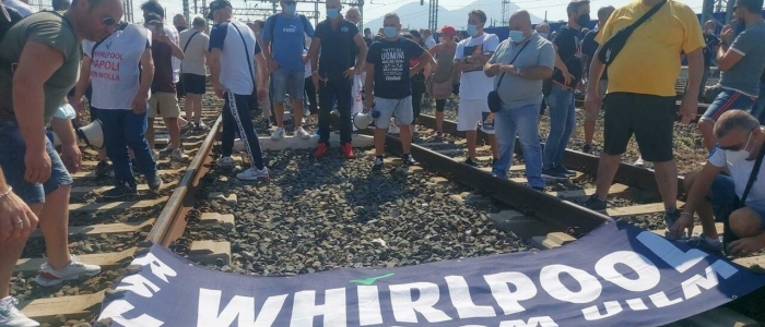 Napoli, protesta dei lavoratori Whirlpool
