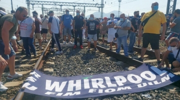 Napoli, protesta dei lavoratori Whirlpool