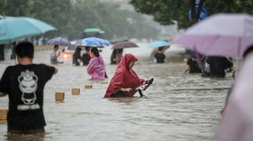 Cina, inondazioni devastano la provincia di Henan. 12 morti