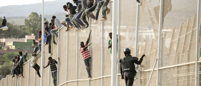 Spagna, 230 migranti superano la frontiera di Melilla