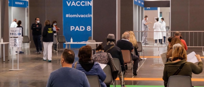 Vaccini, boom di prenotazioni dopo l'annuncio del green pass obbligatorio