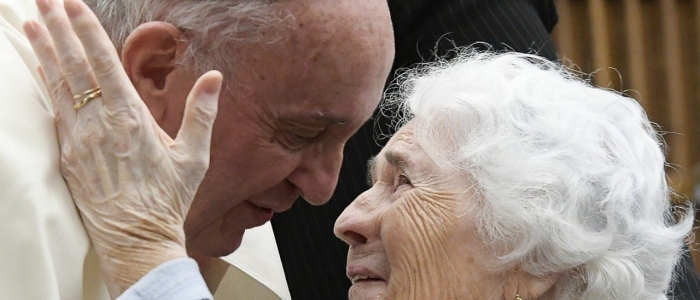 Papa Francesco, la giornata dedicata ai nonni e agli anziani