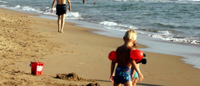 Formia, molesta bambine in spiaggia. Uomo rischia il linciaggio