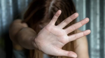 Mantova, 5 indagati per abusi sessuali su una minorenne