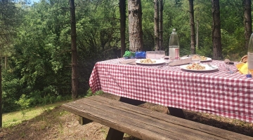 Pic nic abusivo in Costiera Amalfitana: il sindaco butta all'aria i tavoli