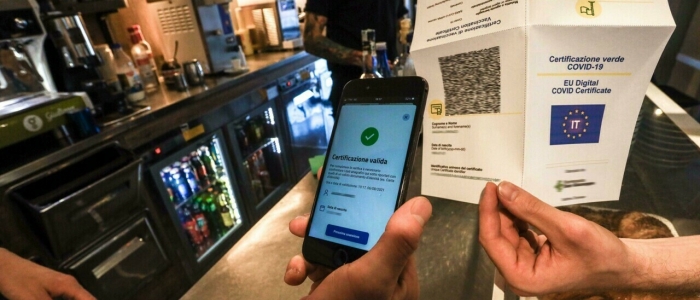 Green pass, nessun obbligo per i ristoratori di controllare i documenti di identità