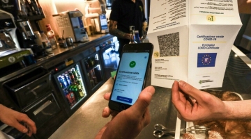 Green pass, nessun obbligo per i ristoratori di controllare i documenti di identità