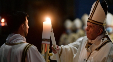 Papa Francesco e l'omelia di Pasqua: "Il Signore ci invita a ricominciare"