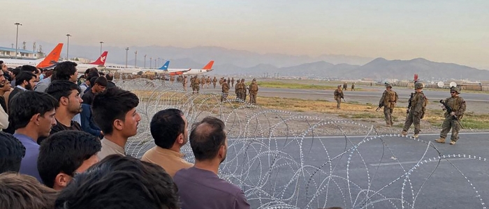 Kabul, in diecimila all'aeroporto per fuggire dal Paese