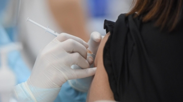 Covid, le vacanze rallentano il ritmo della campagna vaccinale