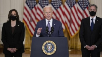 Biden: "Colpiremo ancora l'Isis. Il rischio di nuovi attacchi è alto"