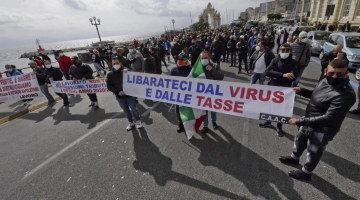 Protesta ambulanti in tutta Italia: "Fateci riaprire!"