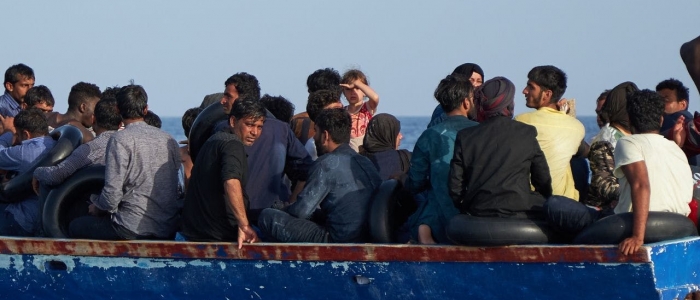 Lampedusa, altri 686 migranti arrivano dalla Libia su un peschereccio