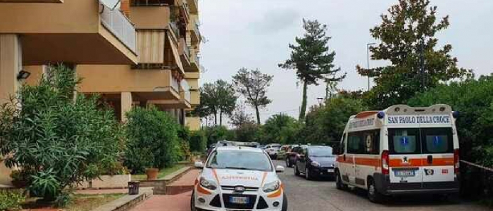 Velletri, ex carabiniere uccide la moglie poi muore lanciandosi dal balcone