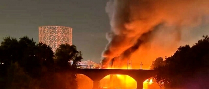 Roma, incendio Ponte di Ferro: in una foto spunta un fornellino