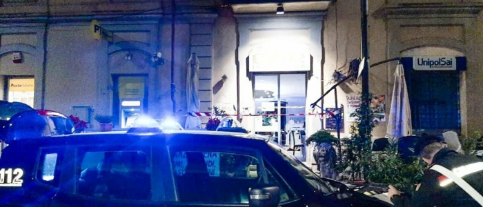 Torino, marocchino respinto da una una donna in un bar la uccide