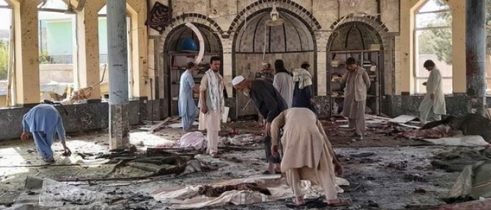 Afghanistan, kamikaze in una moschea. Decine di morti e feriti