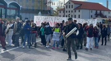 Trieste, sciopero dei portuali contro l'obbligo del Green pass