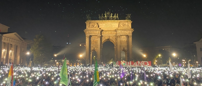 Milano, in diecimila per manifestare contro la bocciatura del Ddl Zan