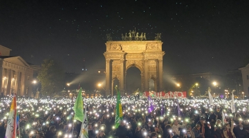 Milano, in diecimila per manifestare contro la bocciatura del Ddl Zan