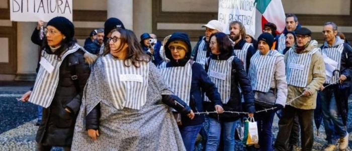 Novara, manifestazioni no Green Pass. Il sindaco: “Valuteremo lo stop”