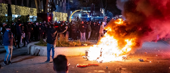 Olanda, proteste e disordini a Rotterdam per il lockdown parziale. 7 feriti