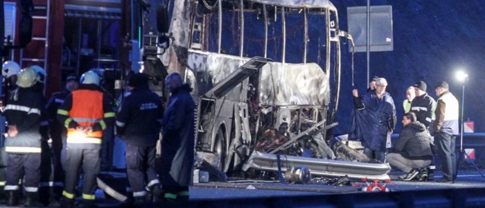 Bulgaria, un autobus si schianta in autostrada. Almeno 45 morti, tra cui 12 bambini