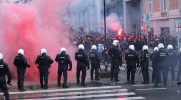 Bruxelles, manifestazione e disordini per le restrizioni anti-Covid