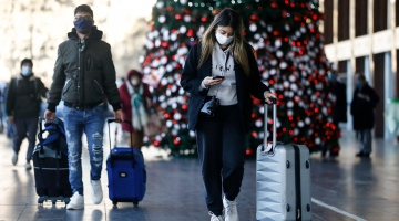 Vacanze di Natale: prenotazioni cancellate per la variante Omicron