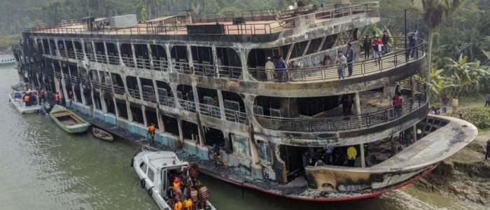 Bangladesh, incendio su imbarcazione. Il bilancio è di oltre 37 morti e 70 feriti