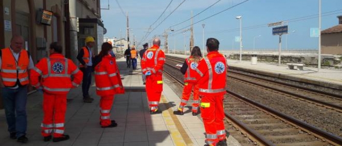 Pavia, treno merci aggancia passeggino in stazione. Neonato in condizioni gravissime