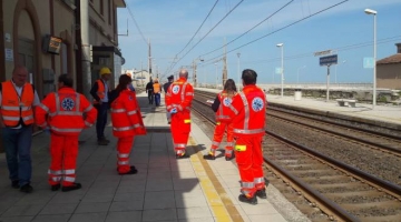 Pavia, treno merci aggancia passeggino in stazione. Neonato in condizioni gravissime