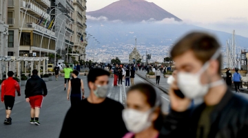 In Campania resta l’obbligo di mascherina all’aperto