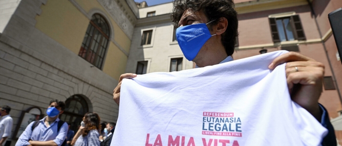 No al referendum sull’eutanasia legale: “Nessuna tutela per le persone deboli e vulnerabili”