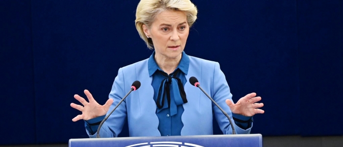 Ucraina, von der Leyen: “Infliggeremo alla Russia sanzioni massicce e mirate”