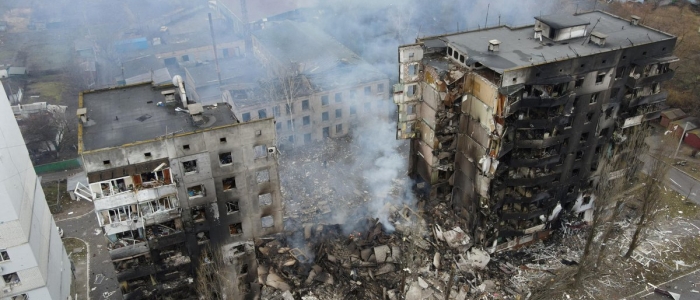 Ucraina, cittadine completamente distrutte dalle bombe. A Borodyanka un centinaio di persone sotto le macerie