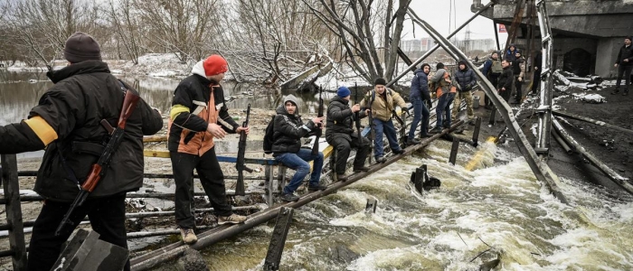 Guerra in Ucraina, tregua per i corridoi umanitari. Attacco a Sumy, 9 morti tra cui 2 bambini