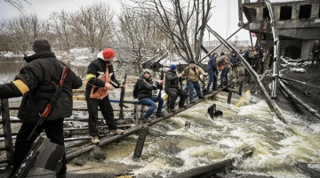 Guerra in Ucraina, tregua per i corridoi umanitari. Attacco a Sumy, 9 morti tra cui 2 bambini