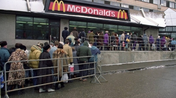 Russia, McDonald’s chiude temporaneamente 850 sedi nel Paese