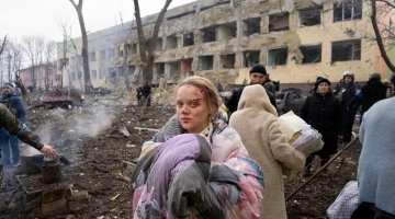 Mariupol, è morta insieme al suo bambino la donna incinta evacuata dall’ospedale