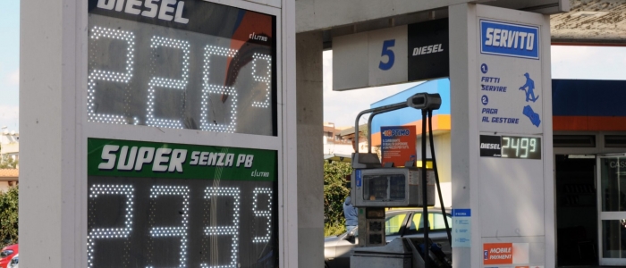 Pescara, importavano carburante e lo rivendevano a prezzi stracciati. Iva evasa per 45 milioni di euro